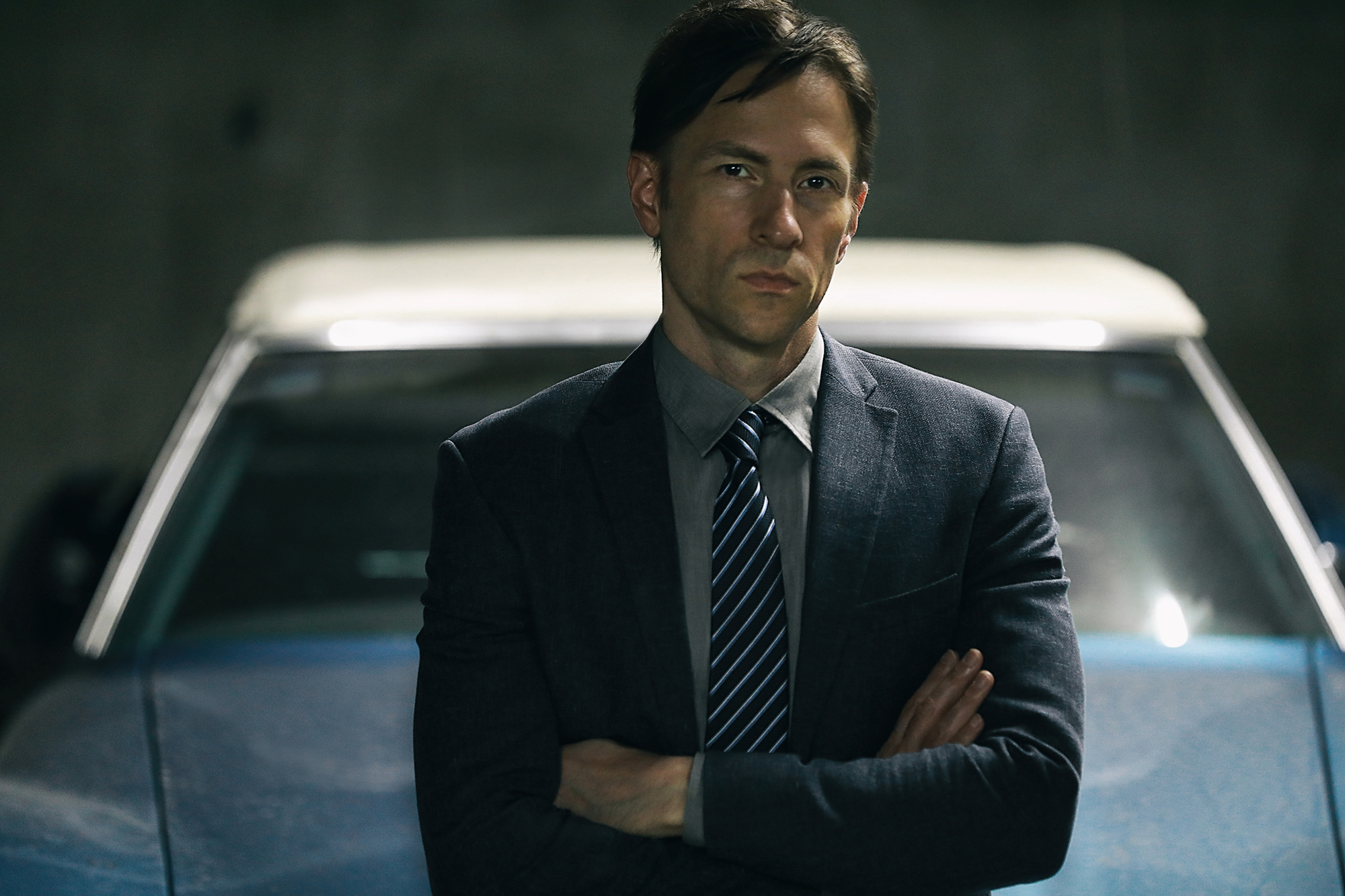 Actor-Robert-McAtee-Suit-Blue-Car